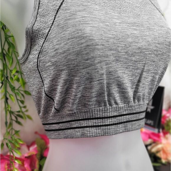 NWT Four Laps Breathe Seamless Bra/Sports Bra - Picture 3 of 15